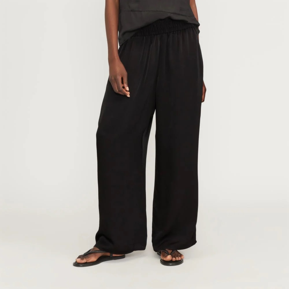 The Satin Pull-On Pant - Black
Color: Black
Size small

Everlane